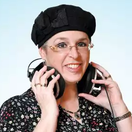 קריינית ויקטוריה פיינרמן קריינית באנגלית ויקטוריה פיינרמן